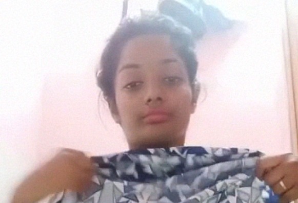 Topless show of desi girl for her boyfriend