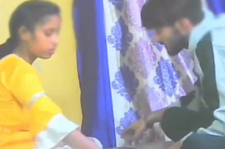 Yellow kameez wali ladki enjoying sex with her handsome BF