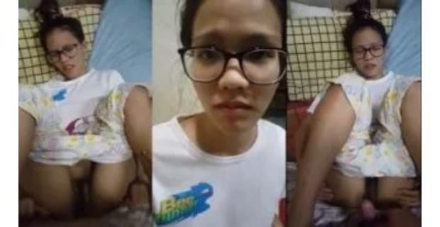 Chashmish girl chut me cumshot sex karke desi porn mms
