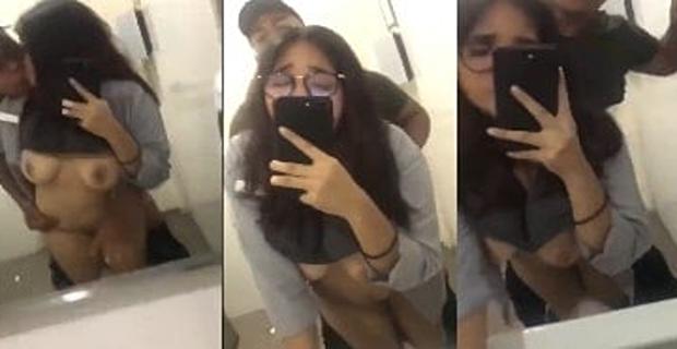 College girl hard sex ki bf sath washroom me selfie banakar
