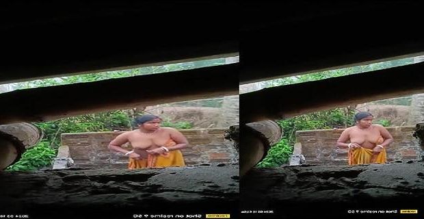 Dehati padosan bhabhi ki outdoor nude bath