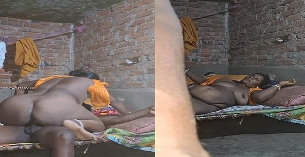 Dehati Tamil aunty padosi se chodan badi gaand dikhakar
