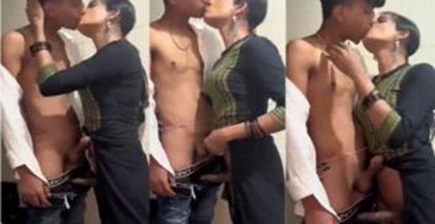 Desi shemale lover ki kissing romance lund touch karke