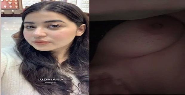 Famous Instagram girl ki boobs show sex mms