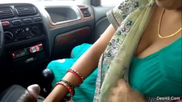 Horny Marwadi Milf Aunty Sucks Lover's Cock In The Car
