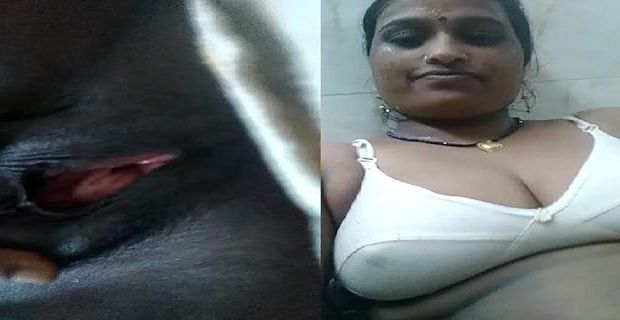 Mallu bhabhi ki wet black pussy show bra panty me