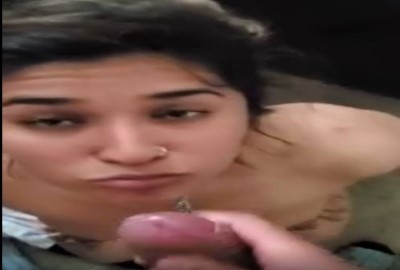 Pakistani girl blowjobs BF until he cums on her