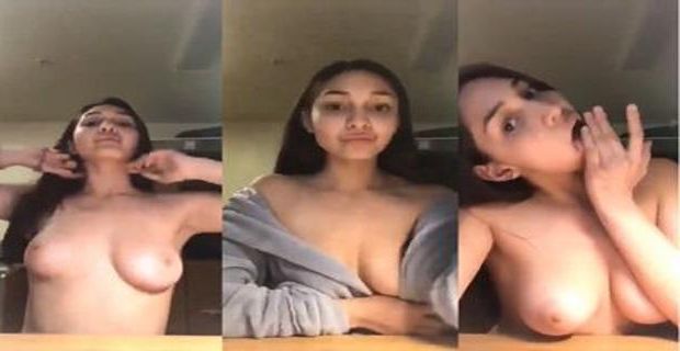 Sexy desi girl juicy boobs show camera samne nangi hokar
