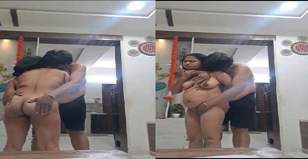 Tharki uncle ne nude bhabhi ki chut me ungli ki