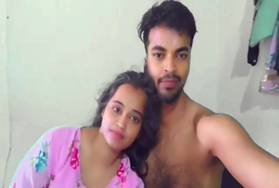 A college guy bangs his GF's pussy on a webcam in desi sex