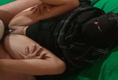 A hijabi lady gets fuck by her shauhar's rich friend