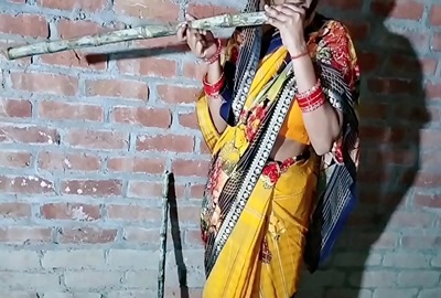 Desi devar drills his bhabhi's pussy with his ganna