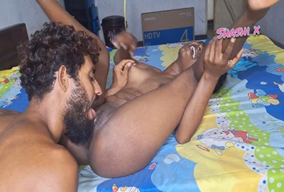 Guy shaves his GF's pussy before sex in desi sex MMS