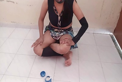 Husband applies oil in his wife's Indian pussy and fuck