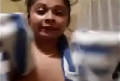 Naked milf records her bathroom MMS in Bangladeshi xvideo