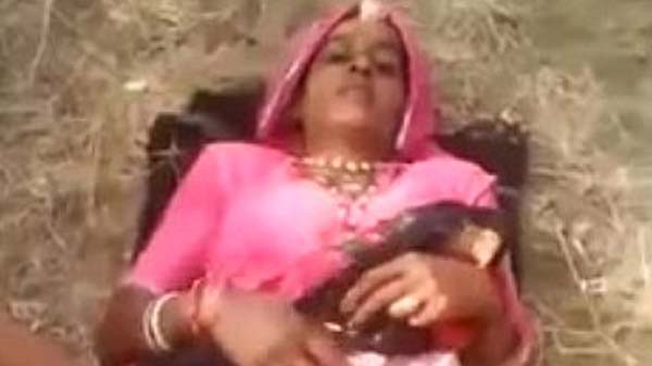 Bihari bhabhi turn to sex in the field