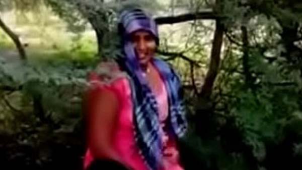 Village woman fucking in the field
