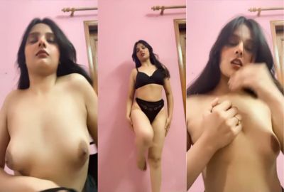 Indian nude girl shows her hot and sexy body on camera