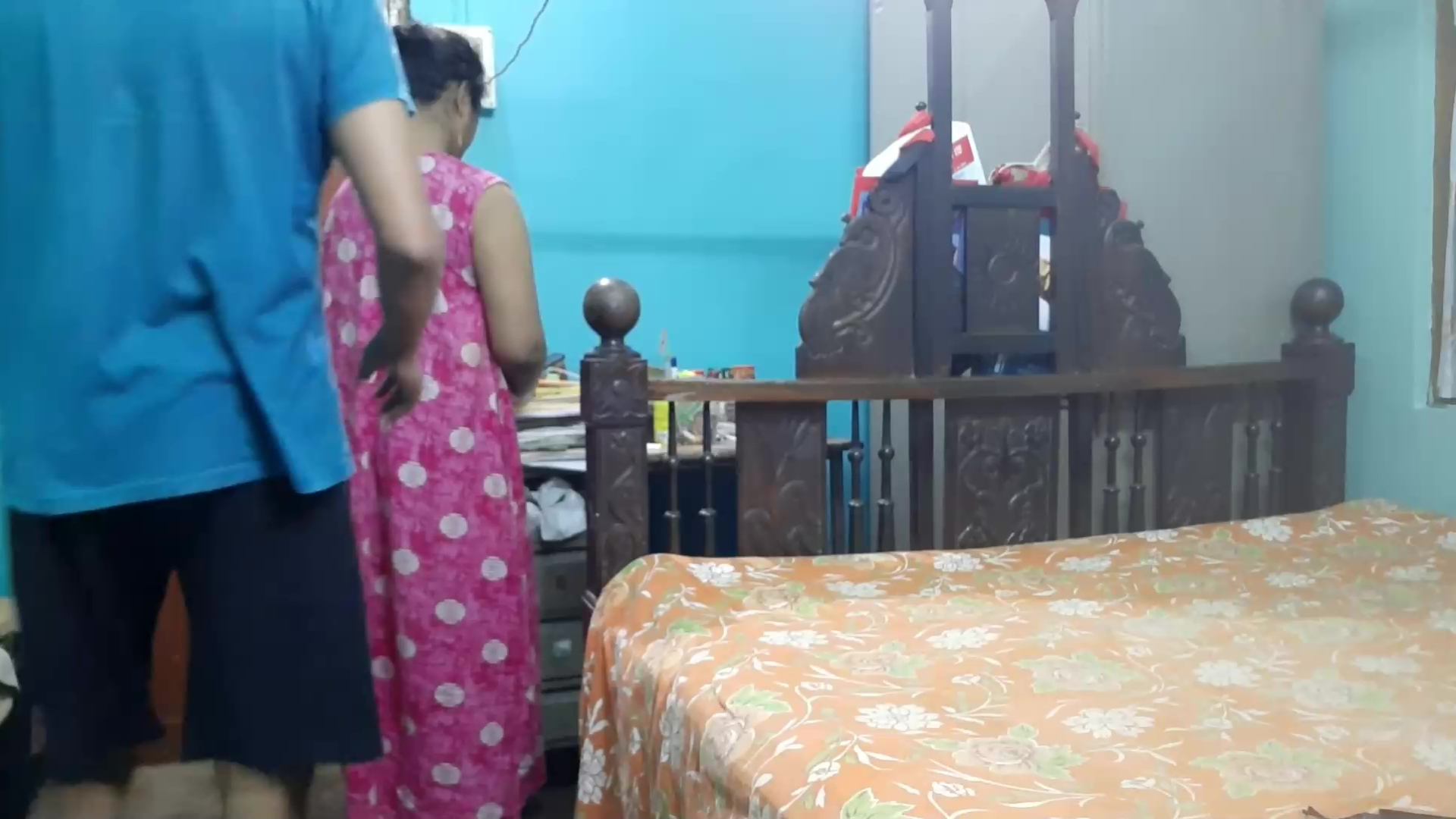 Jamai taar bou ke dekhe aar tike thakte parlo na
