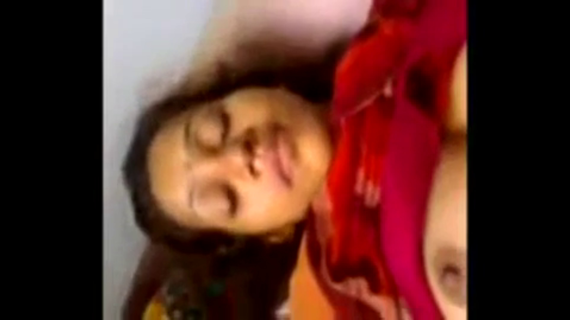Bou jokhon bandhobir shaathe, jamai tokhn kaajer meyer faake
